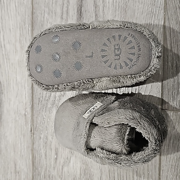 UGG slippers - Picture 3 of 5